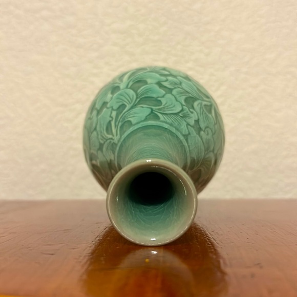 Vintage Oriental Celedon Crackle Glass Bud Vase Signed - Picture 6 of 7